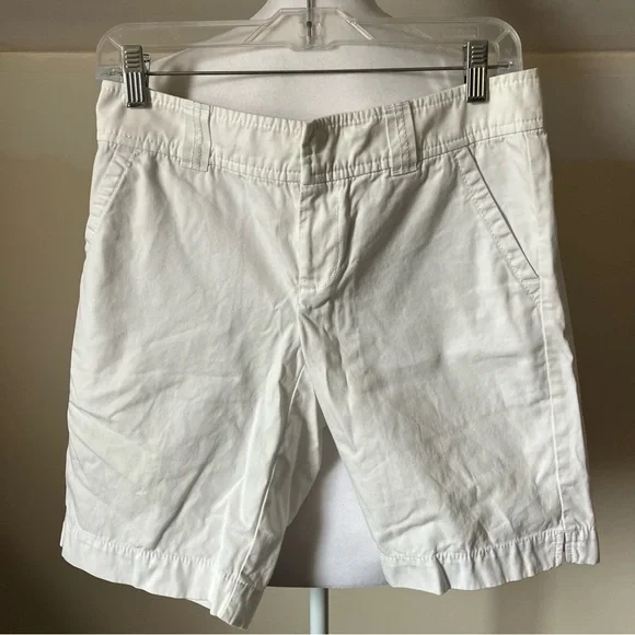 Lilly Pulitzer Mid-Rise Bermuda Short in Resort White size 2 - Picture 2 of 5
